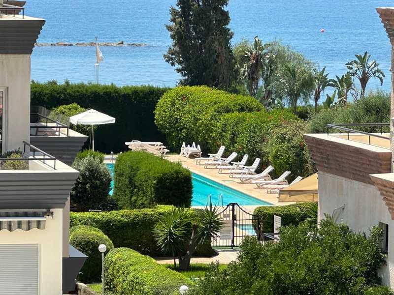 Apartment on the first line in the complex with swimming pool.: https://www.bazaraki.com/adv/5791799_apartment-on-the-first-line-in-the-complex-with-swimming-pool (www.bazaraki.com)