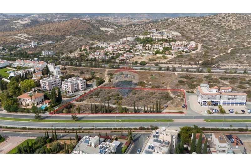 Residential land 4604 m²: https://www.bazaraki.com/adv/5798079_residential-land-4604-m2 (www.bazaraki.com)