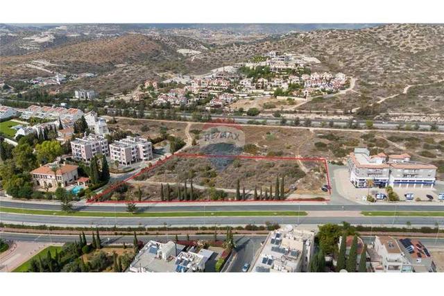 Residential land 4604 m²: https://www.bazaraki.com/adv/5798079_residential-land-4604-m2 (www.bazaraki.com)