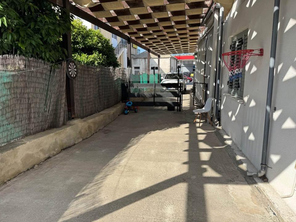 FOR RENT – Furnished 2-Bedroom Ground Floor House – Geroskipou, Paphos: https://www.facebook.com/marketplace/item/1379232103395223 (www.facebook.com)