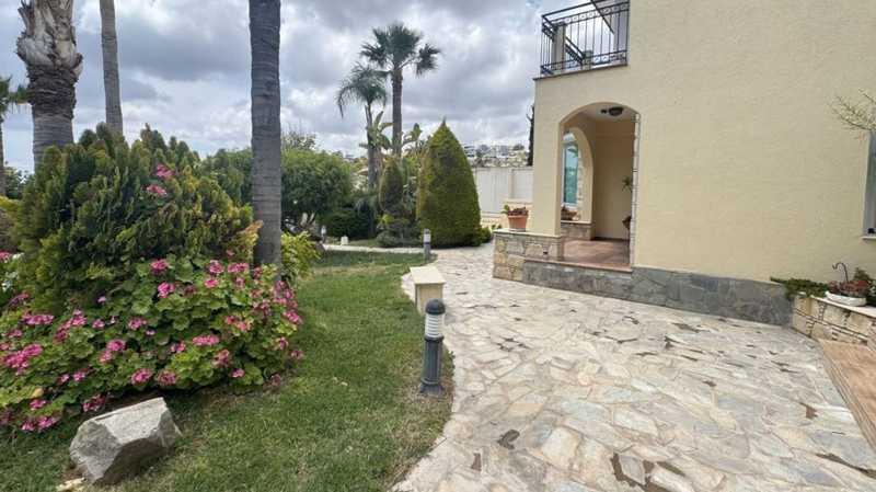 4-bedroom villa for sale: https://www.bazaraki.com/adv/5790833_4-bedroom-villa-for-sale (www.bazaraki.com)