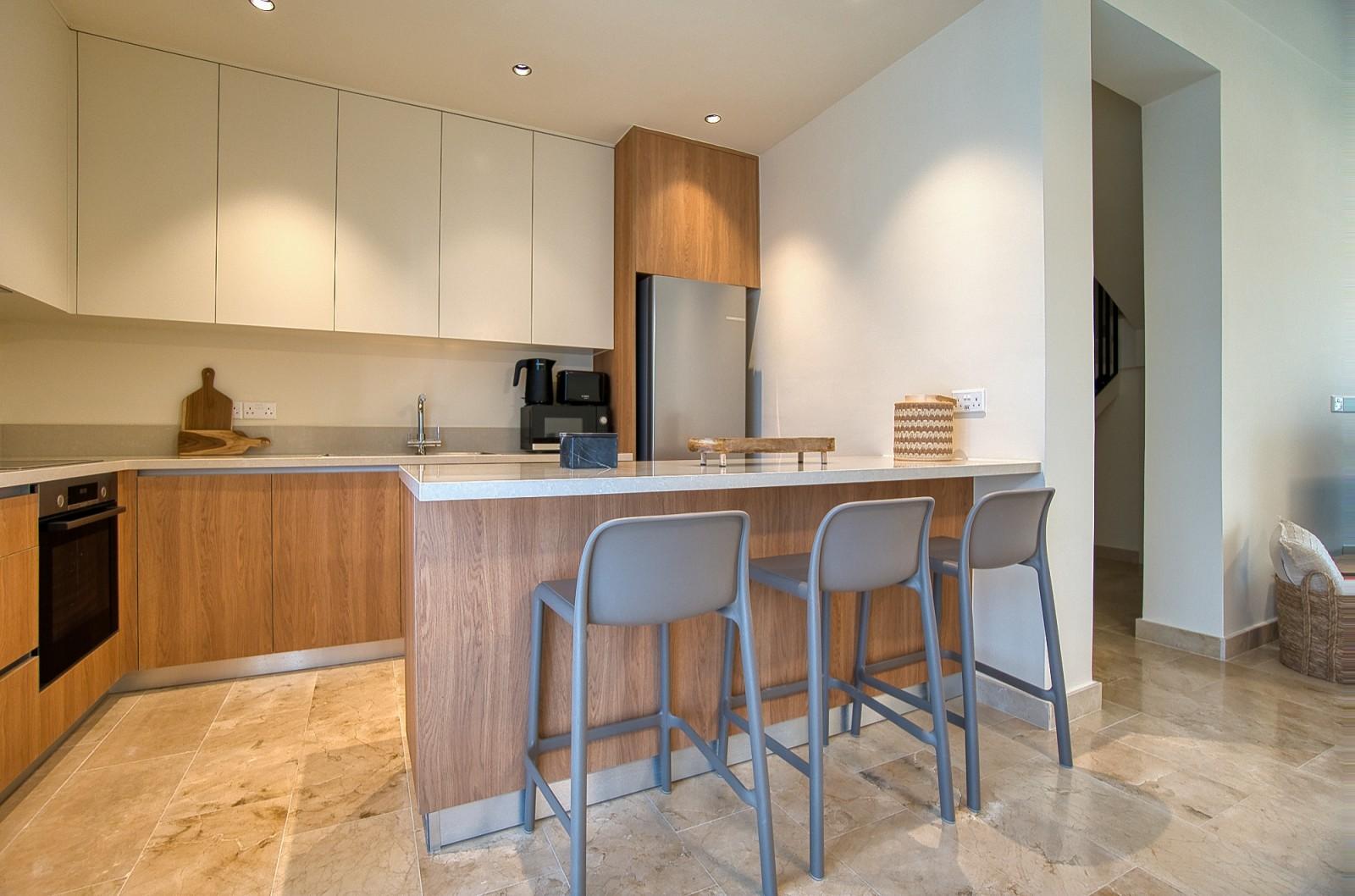 3-bedroom flat in Paphos №153874: https://dom.com.cy/en/catalog/rent/153874/ (dom.com.cy)