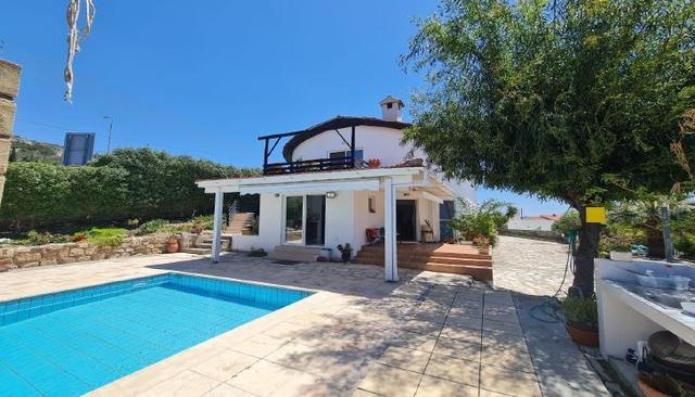 6-bedroom villa in Paphos № 153166: https://dom.com.cy/en/catalog/sale/153166/ (dom.com.cy)
