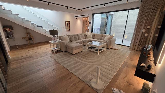 5-bedroom villa in Paphos № 152717: https://dom.com.cy/en/catalog/sale/152717/ (dom.com.cy)