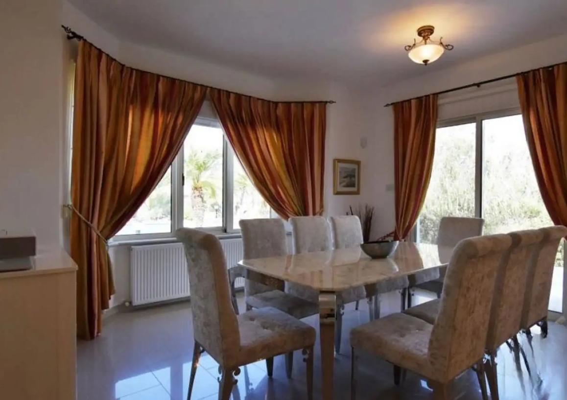 4-bedroom villa in Limassol №152593: https://dom.com.cy/en/catalog/rent/152593/ (dom.com.cy)