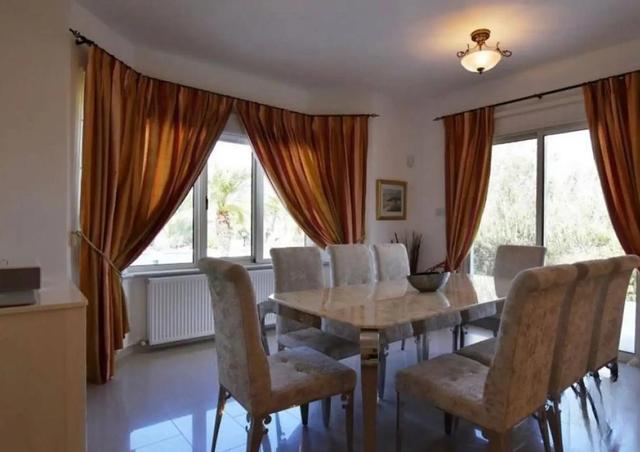 4-bedroom villa in Limassol №152593: https://dom.com.cy/en/catalog/rent/152593/ (dom.com.cy)