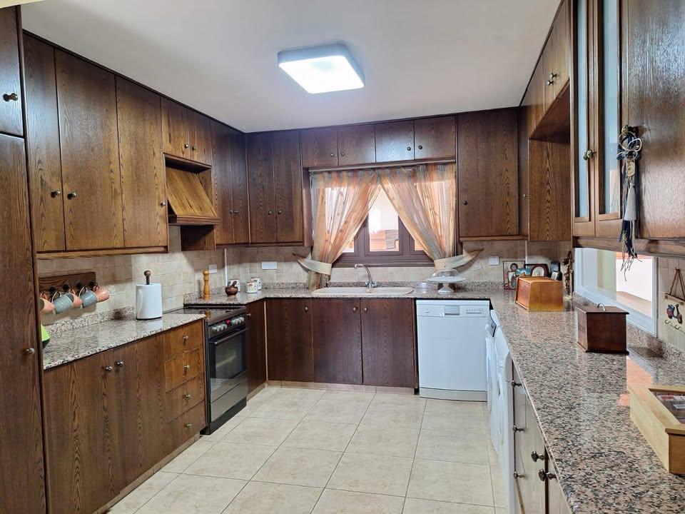 Stunning villa in Oroklini in Prime Cul‑de‑Sac Location 2 mins from the beach: https://www.facebook.com/marketplace/item/693956403015567 (www.facebook.com)