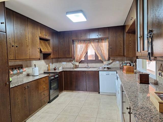 Stunning villa in Oroklini in Prime Cul‑de‑Sac Location 2 mins from the beach: https://www.facebook.com/marketplace/item/693956403015567 (www.facebook.com)