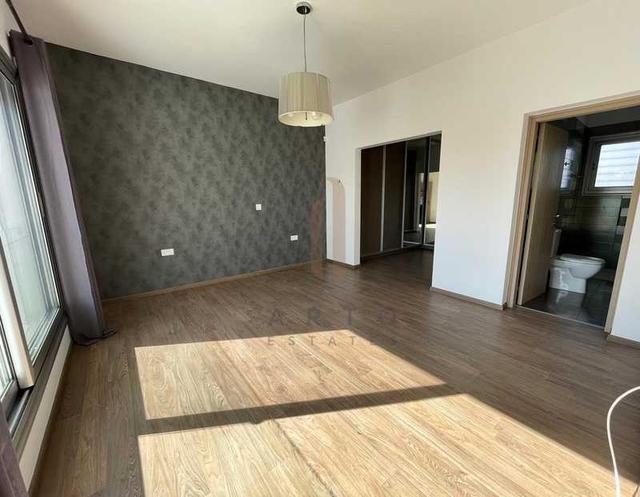 5-bedroom villa to rent: https://www.bazaraki.com/adv/5797382_5-bedroom-villa-to-rent (www.bazaraki.com)