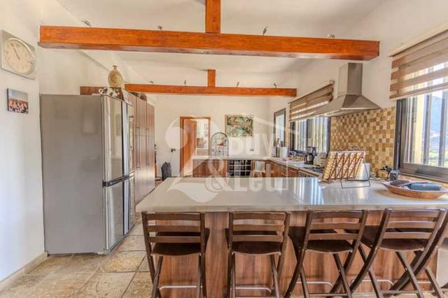 7-bedroom villa to rent: https://www.bazaraki.com/adv/5791481_7-bedroom-villa-to-rent (www.bazaraki.com)