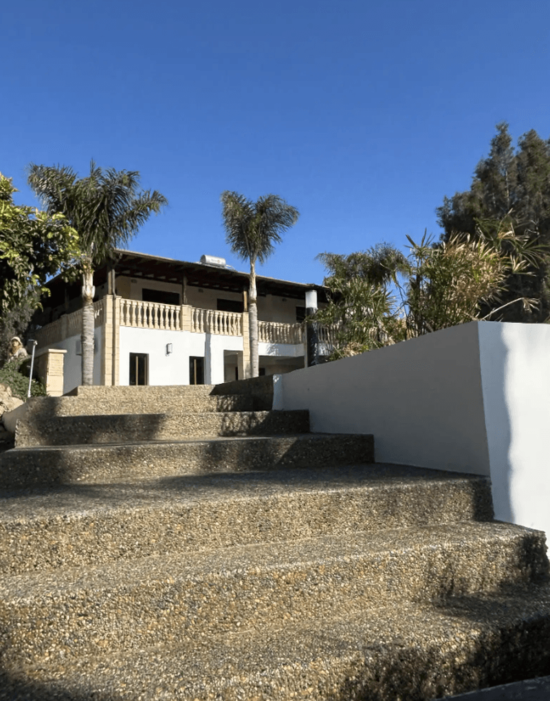 5-bedroom villa for sale: https://www.bazaraki.com/adv/5797055_5-bedroom-villa-for-sale (www.bazaraki.com)