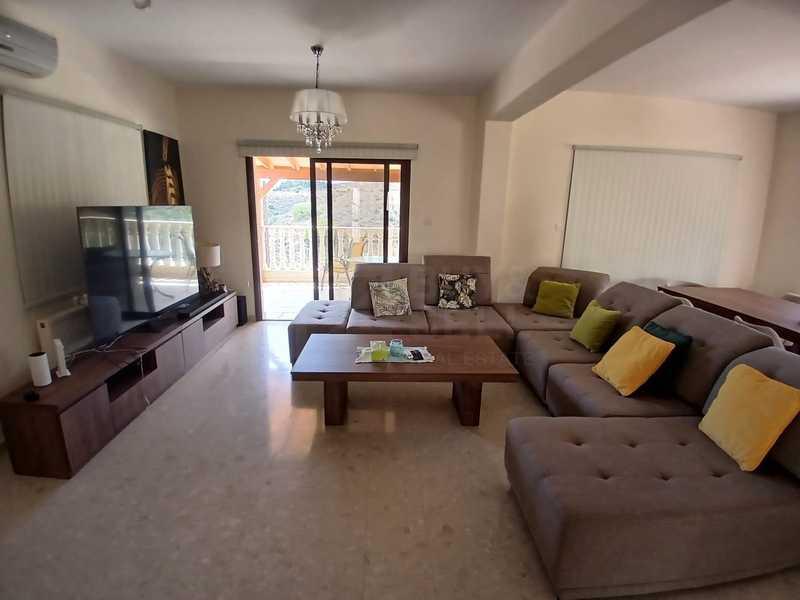  3-bedroom villa to rent: https://www.bazaraki.com/adv/5798108_3-bedroom-villa-to-rent (www.bazaraki.com)