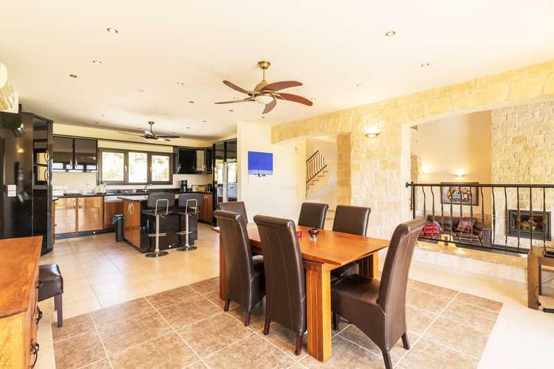 5-bedroom villa for sale: https://www.bazaraki.com/adv/5795342_5-bedroom-villa-for-sale (www.bazaraki.com)