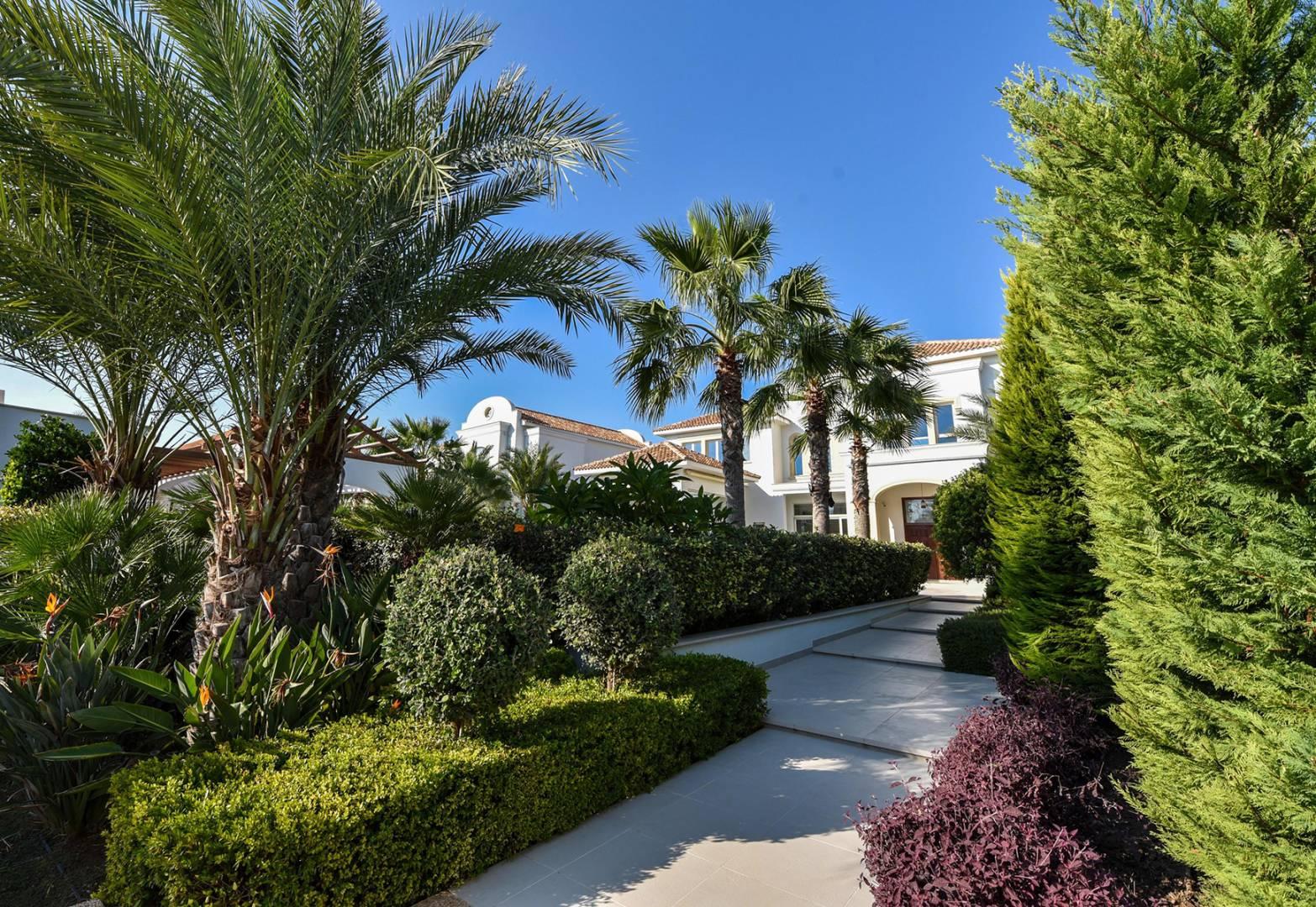 New 5-bedroom villa in Larnaca № 153400: https://dom.com.cy/en/catalog/sale/153400/ (dom.com.cy)