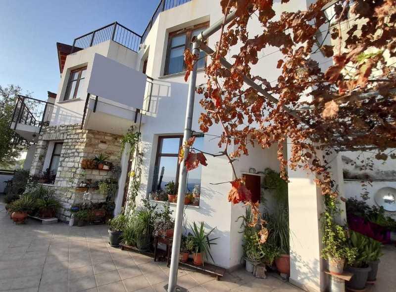3-bedroom villa for sale: https://www.bazaraki.com/adv/5787586_3-bedroom-villa-for-sale (www.bazaraki.com)