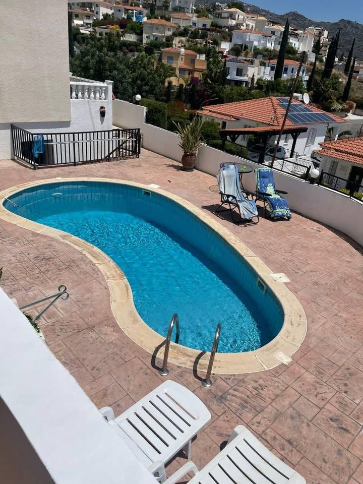 Large townhouse with centralheating in Peyia: https://www.facebook.com/marketplace/item/1235320814914526 (www.facebook.com)
