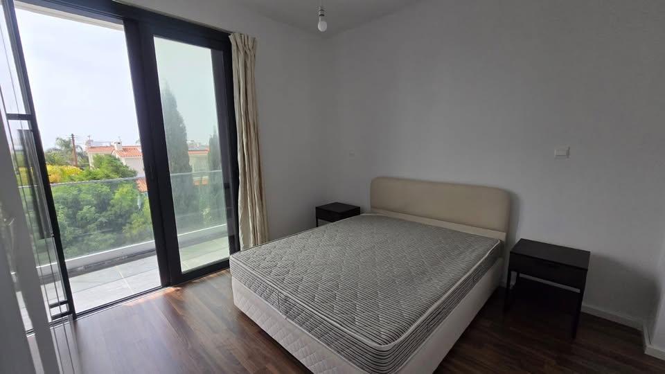 3 Beds 2.5 Baths House: https://www.facebook.com/marketplace/item/698778139256348 (www.facebook.com)