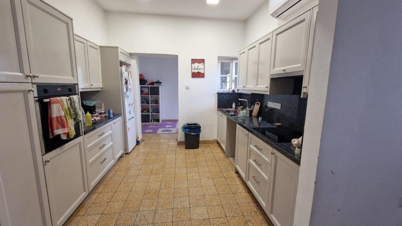 3-bedroom house in Larnaca №153302: https://dom.com.cy/en/catalog/rent/153302/ (dom.com.cy)