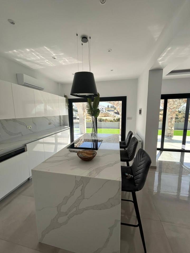 3 bedroom detached house in Episkopi: https://www.facebook.com/marketplace/item/1774697746734035 (www.facebook.com)