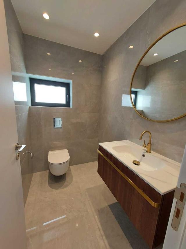 3-bedroom penthouse for sale: https://www.bazaraki.com/adv/5756023_3-bedroom-penthouse-for-sale (www.bazaraki.com)