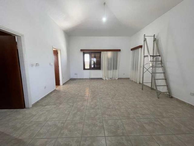 6-bedroom detached house to rent: https://www.bazaraki.com/adv/5797226_6-bedroom-detached-house-to-rent (www.bazaraki.com)