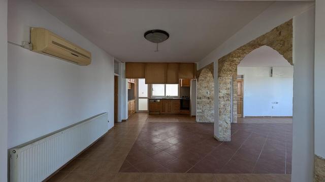 Residential Building 362 SQM For Sale: https://www.zyprus.com/property/39148/9-bedrooms-building-residential-building-in-kaimakli-nicosia (www.zyprus.com)