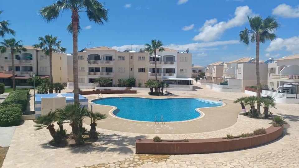 2 bed apartment: https://www.facebook.com/marketplace/item/494952003612683 (www.facebook.com)