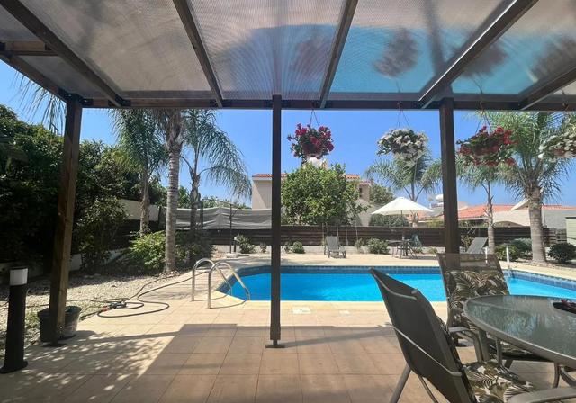 4-bedroom villa in Paphos № 153727: https://dom.com.cy/en/catalog/sale/153727/ (dom.com.cy)