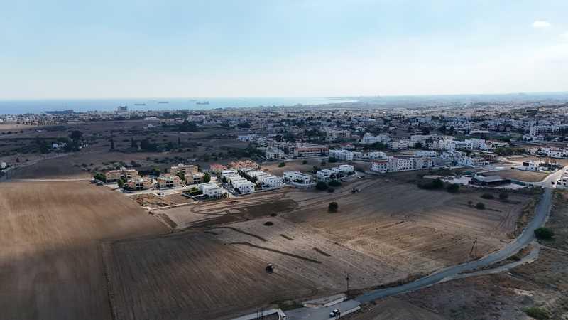Residential land 270 m²: https://www.bazaraki.com/adv/5794669_residential-land-270-m2 (www.bazaraki.com)