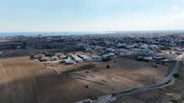 Residential land 270 m²: https://www.bazaraki.com/adv/5794669_residential-land-270-m2 (www.bazaraki.com)
