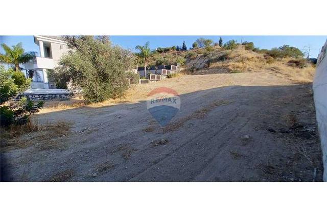 Residential land 720 m²: https://www.bazaraki.com/adv/5797851_residential-land-720-m2 (www.bazaraki.com)