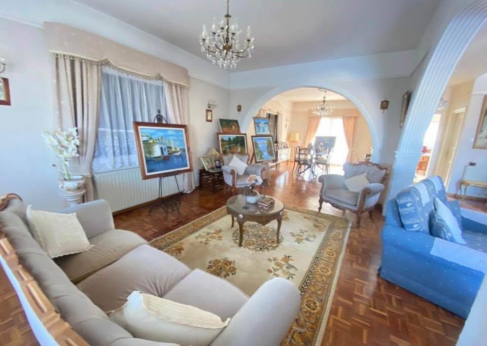 4 bedroom house: https://www.facebook.com/marketplace/item/696546582874063 (www.facebook.com)