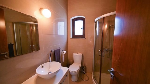 6-bedroom villa in Larnaca № 153177: https://dom.com.cy/en/catalog/sale/153177/ (dom.com.cy)