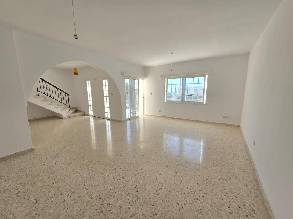 3 Beds 2 Baths House: https://www.facebook.com/marketplace/item/622762424144560 (www.facebook.com)
