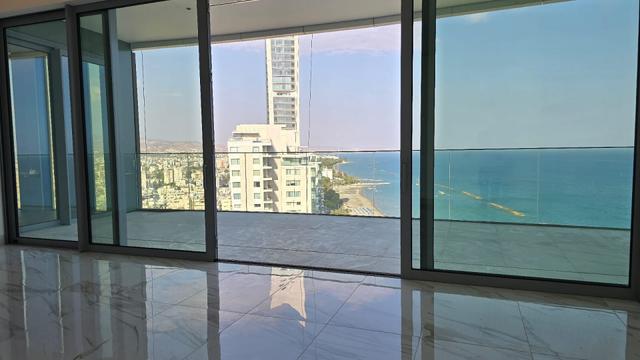 New 3-bedroom apartment in Limassol № 147763: https://dom.com.cy/en/catalog/sale/147763/ (dom.com.cy)
