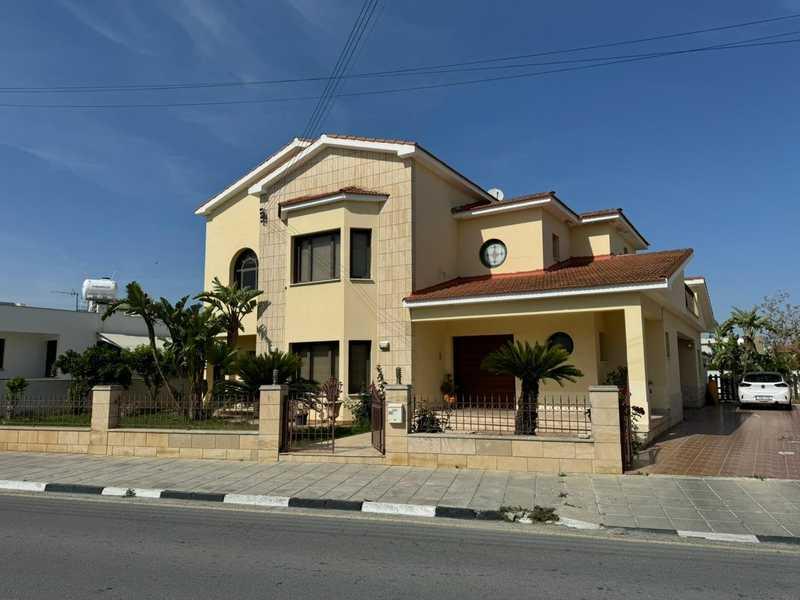 5-bedroom detached house for sale: https://www.bazaraki.com/adv/5789290_5-bedroom-detached-house-for-sale (www.bazaraki.com)