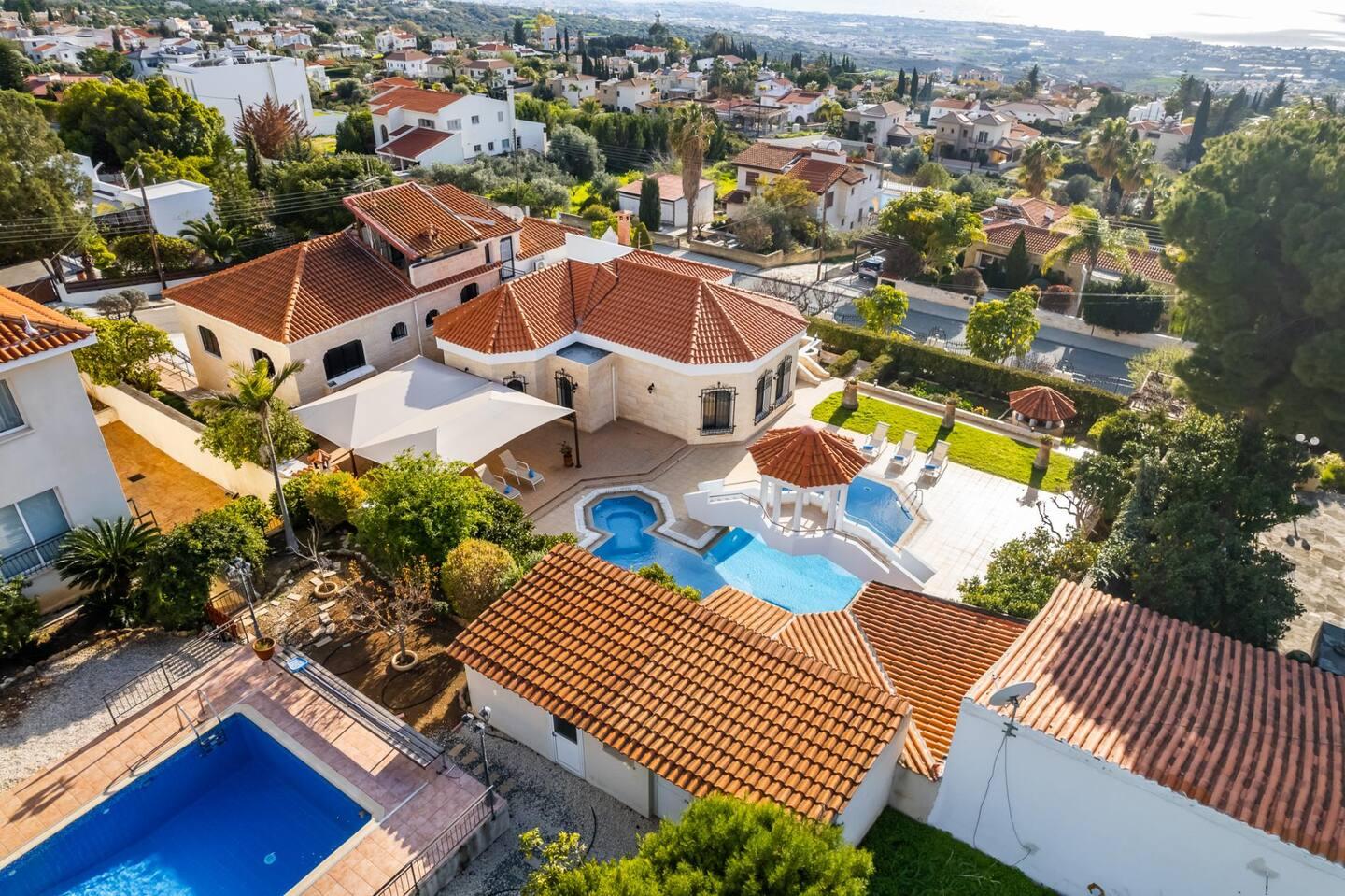5-bedroom apartment in Paphos №152852: https://dom.com.cy/en/catalog/rent/152852/ (dom.com.cy)
