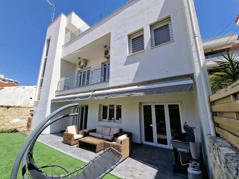 5-bedroom villa to rent: https://www.bazaraki.com/adv/5787580_5-bedroom-villa-to-rent (www.bazaraki.com)