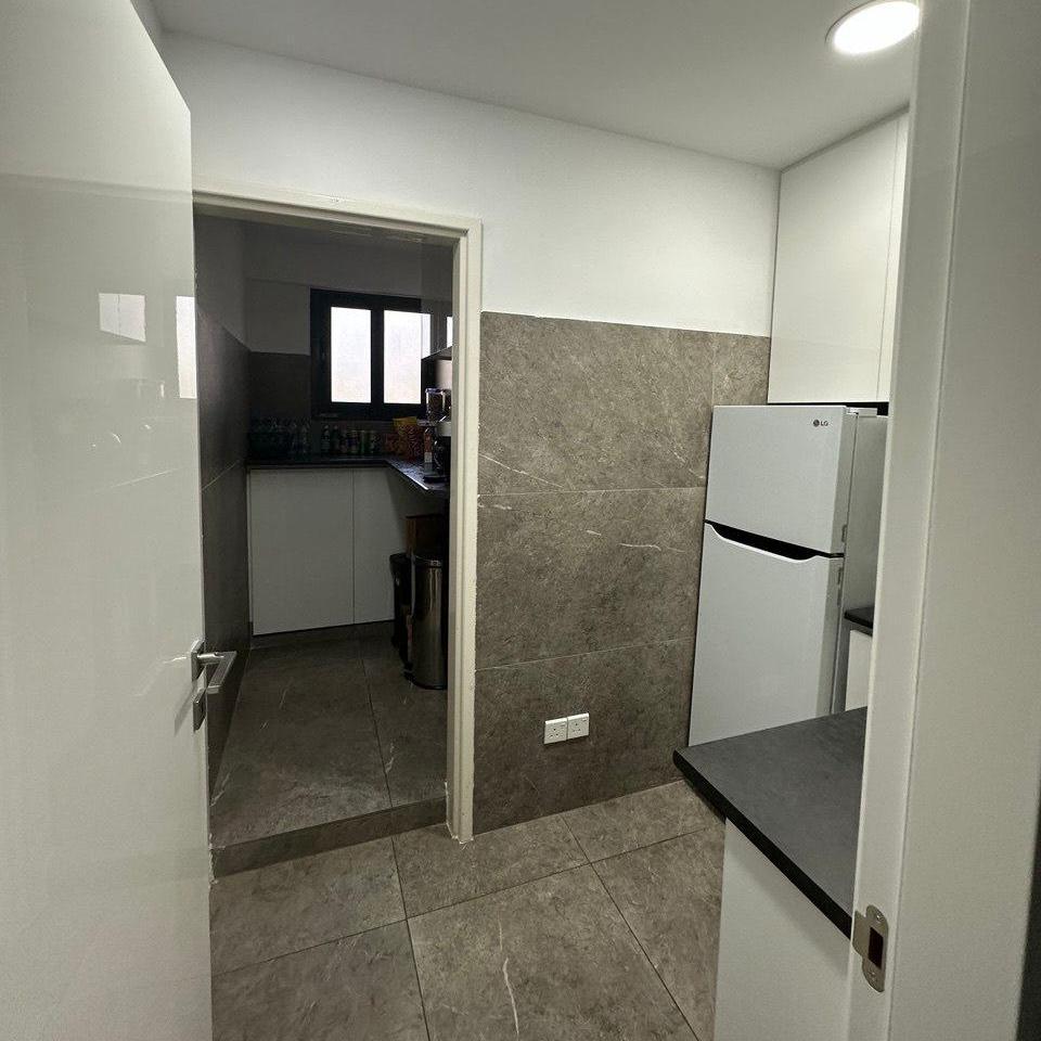 Office in Limassol №152925: https://dom.com.cy/en/catalog/rent/152925/ (dom.com.cy)