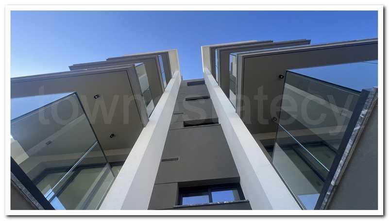 1-bedroom apartment to rent: https://www.bazaraki.com/adv/5795623_1-bedroom-apartment-to-rent (www.bazaraki.com)