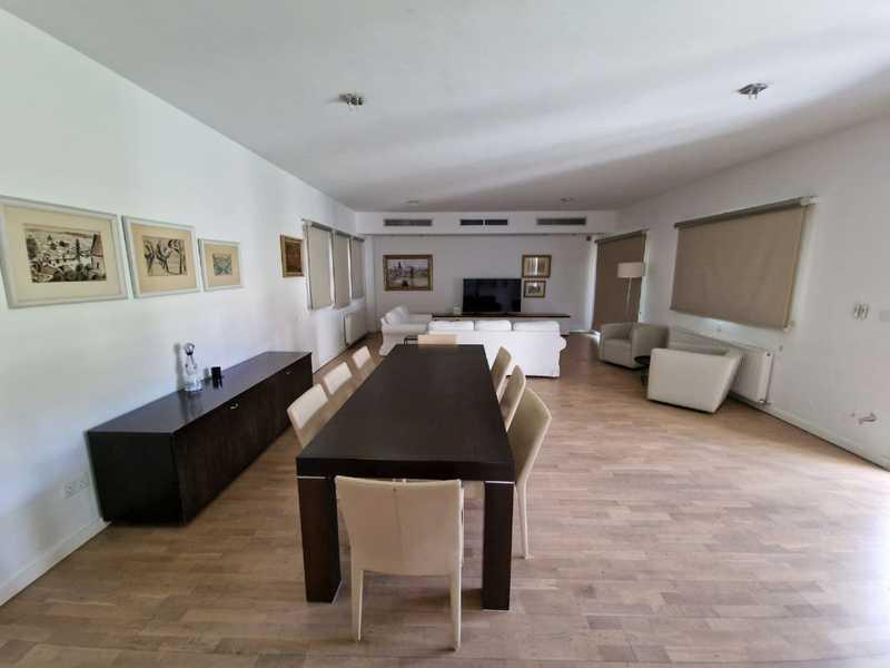 5-bedroom villa to rent: https://www.bazaraki.com/adv/5787580_5-bedroom-villa-to-rent (www.bazaraki.com)