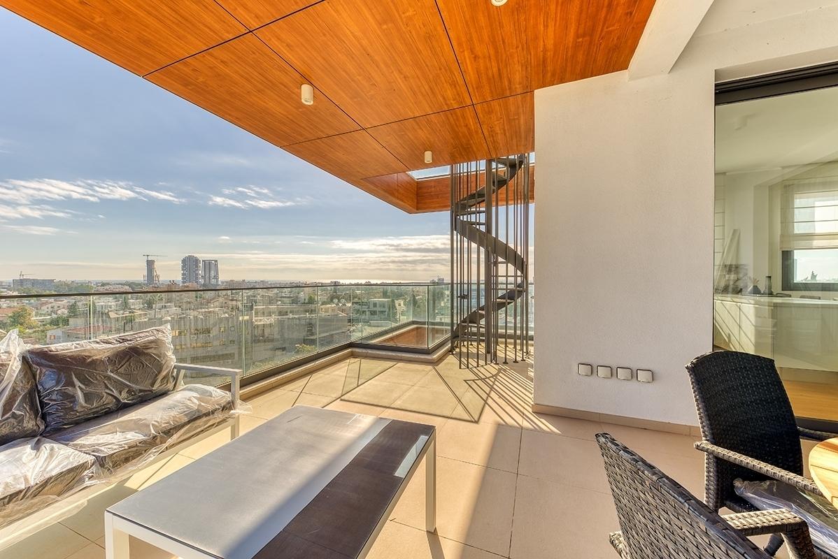 4-bedroom penthouse in Limassol №150196: https://dom.com.cy/en/catalog/rent/150196/ (dom.com.cy)
