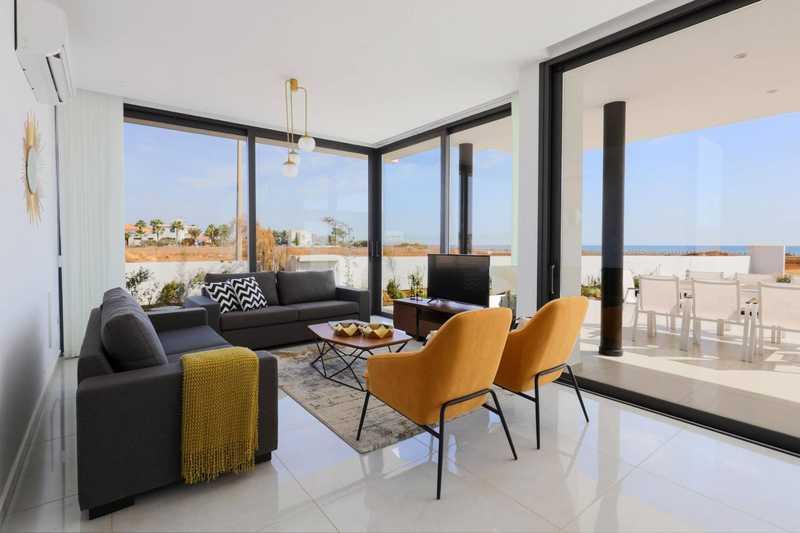 5-bedroom villa for sale: https://www.bazaraki.com/adv/5787578_5-bedroom-villa-for-sale (www.bazaraki.com)