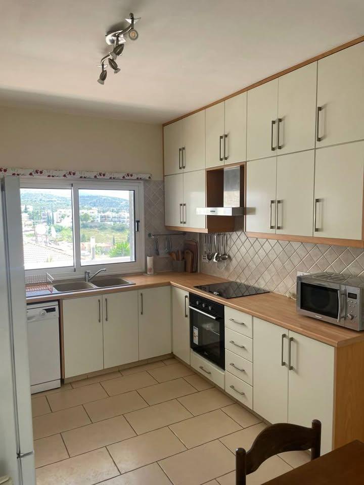 Large townhouse with centralheating in Peyia: https://www.facebook.com/marketplace/item/1235320814914526 (www.facebook.com)