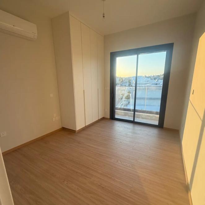 3-bedroom penthouse in Limassol №152796: https://dom.com.cy/en/catalog/rent/152796/ (dom.com.cy)
