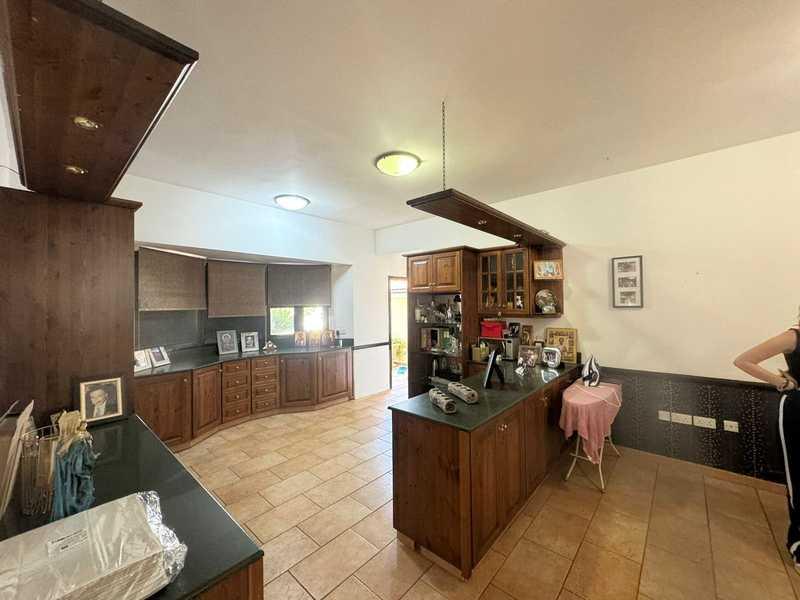 5-bedroom detached house for sale: https://www.bazaraki.com/adv/5789290_5-bedroom-detached-house-for-sale (www.bazaraki.com)