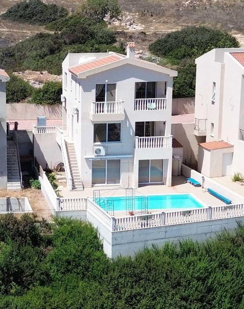 6-bedroom villa for sale: https://www.bazaraki.com/adv/5763545_6-bedroom-villa-for-sale (www.bazaraki.com)