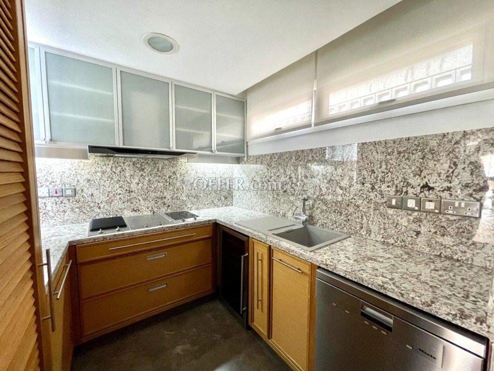 Apartment (Penthouse) in Old town, Limassol for Sale: https://www.offer.com.cy/en/apartment-penthouse-in-old-town-limassol-for-sale/21-726965/ (www.offer.com.cy)
