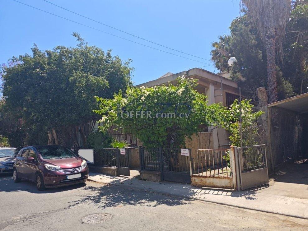 Spacious Semi-Detached House for Sale in Katholiki: https://www.offer.com.cy/en/spacious-semi-detached-house-for-sale-in-katholiki/21-816123/ (www.offer.com.cy)