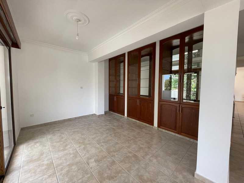 6-bedroom detached house to rent: https://www.bazaraki.com/adv/5797226_6-bedroom-detached-house-to-rent (www.bazaraki.com)